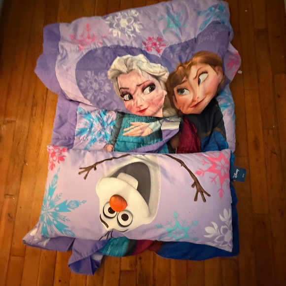 Disney Frozen sleeping bag (slumber bag) and pillow set - Picture 2 of 3
